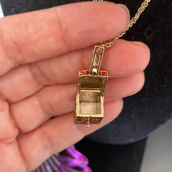 Secret Box Pendant - Picture 4 of 6